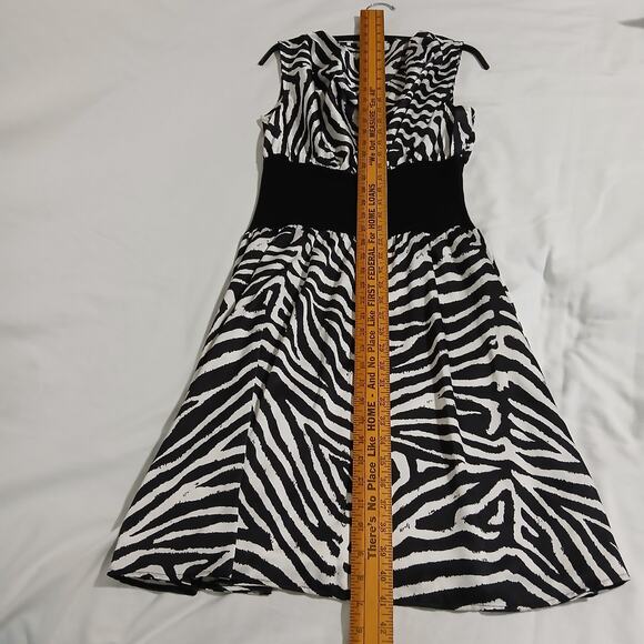 Calvin Klein Med Sleeveless V-Cowl Neck Zebra Black/White Print Dress Easy Care - Picture 11 of 12
